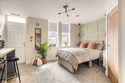 Room 1, Old Chester Road DE1, Studio to rent