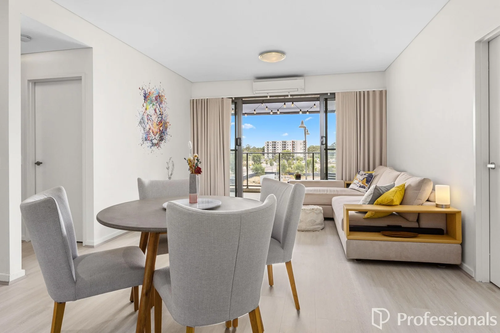 155/2 Signal Terrace, Cockburn Central WA 6164