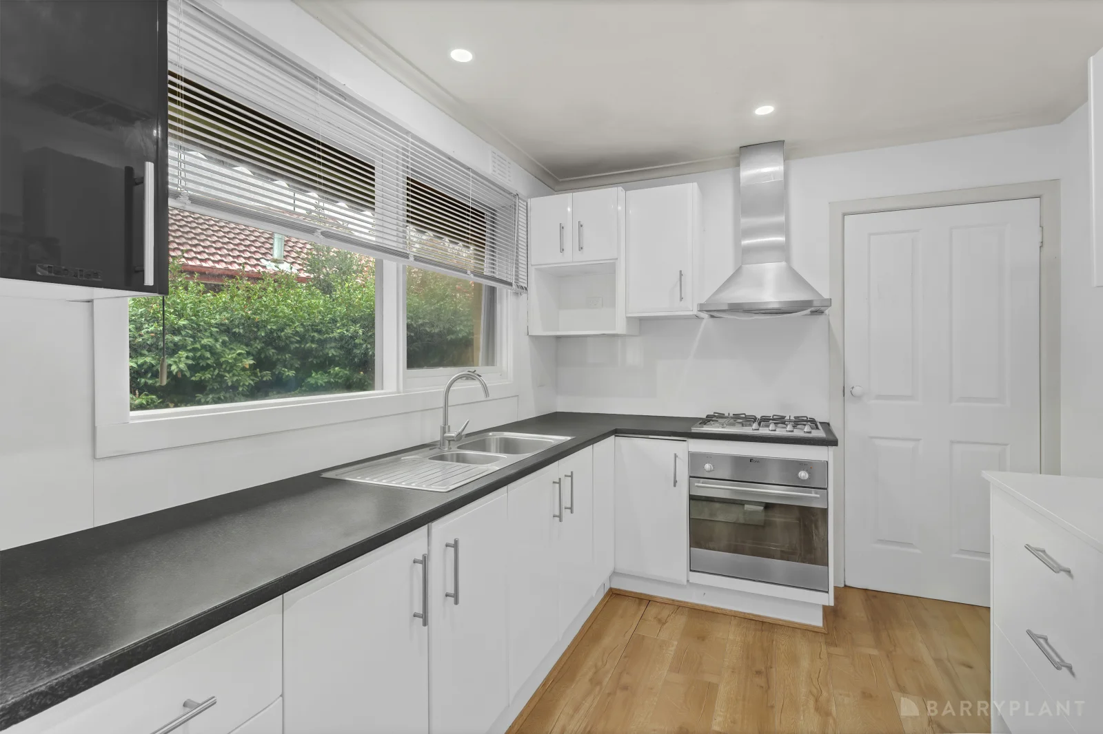 64 Hanleth Avenue, Springvale VIC 3171 photo 4
