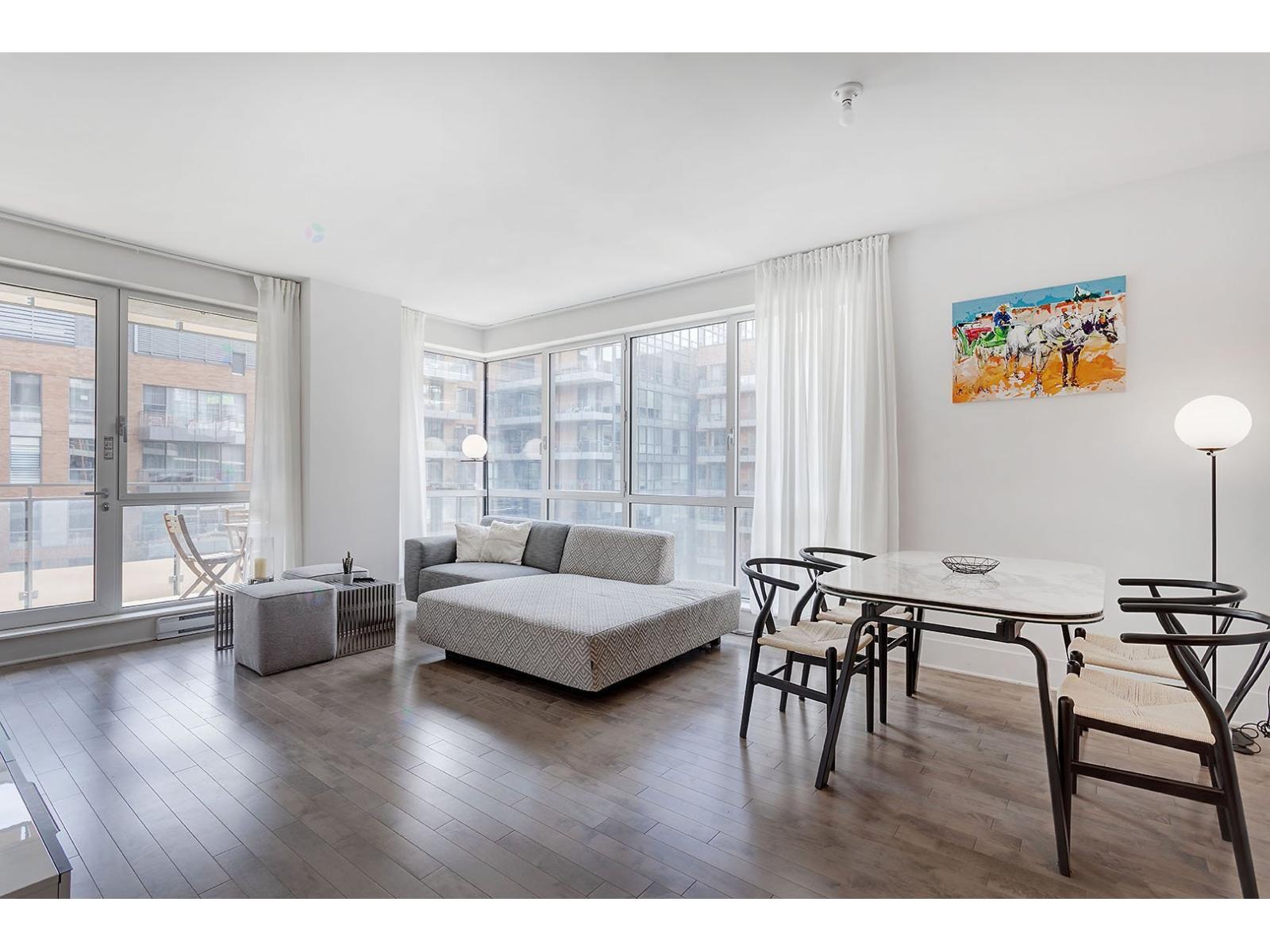 1025 Rue de la Commune E.