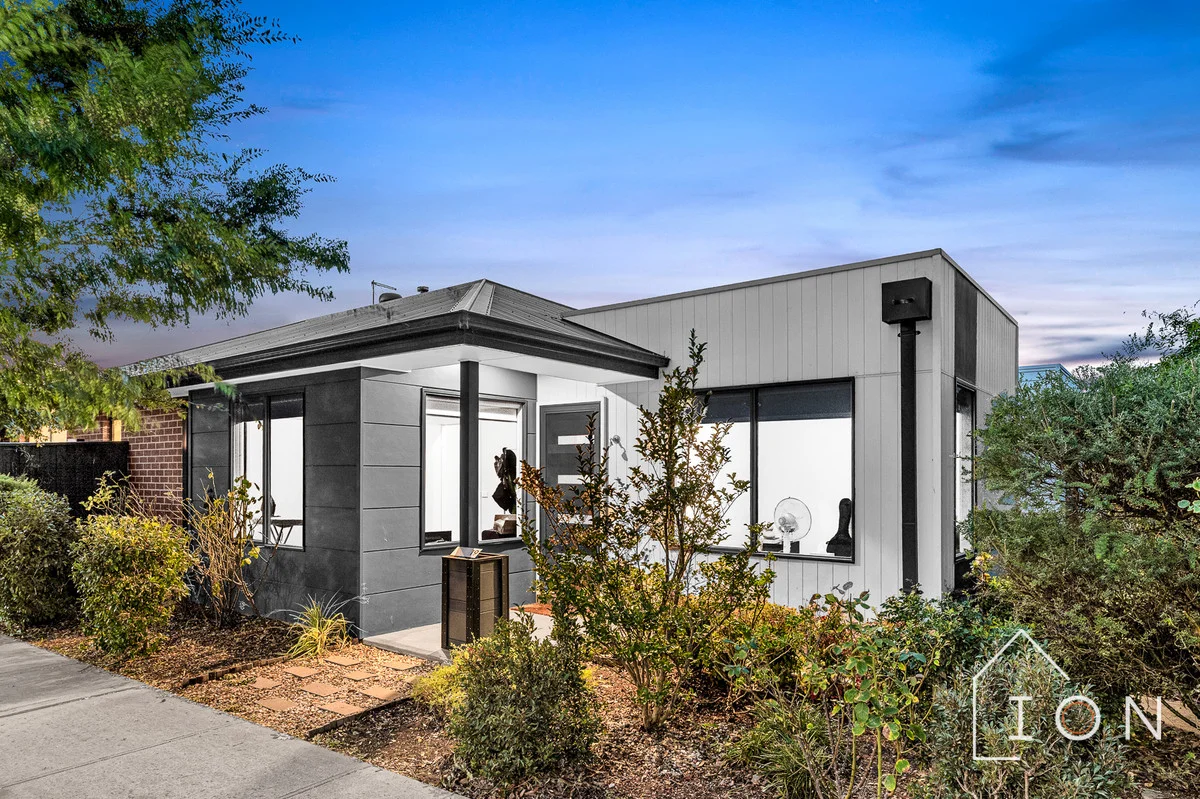 19 Nokota Lane, Clyde North VIC 3978