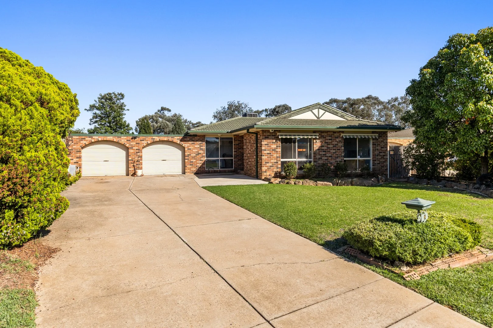 5 Bamarook Crescent, Glenfield Park NSW 2650