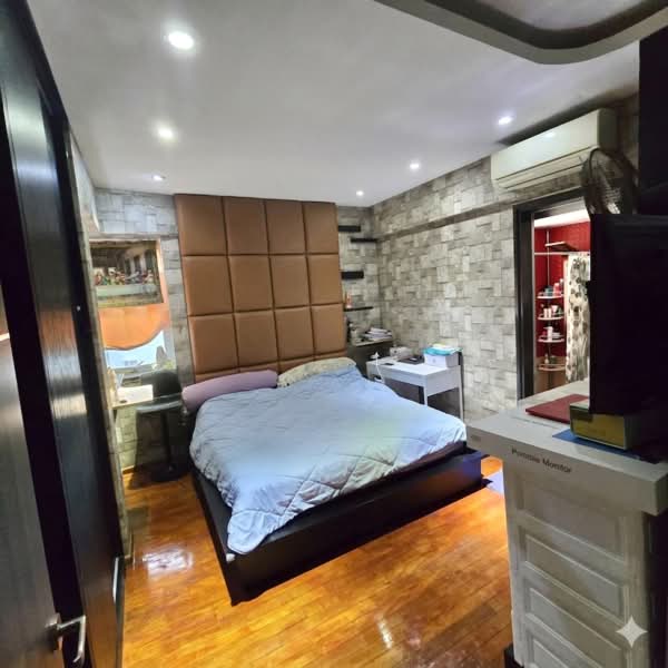 7 Flora Drive photo 2