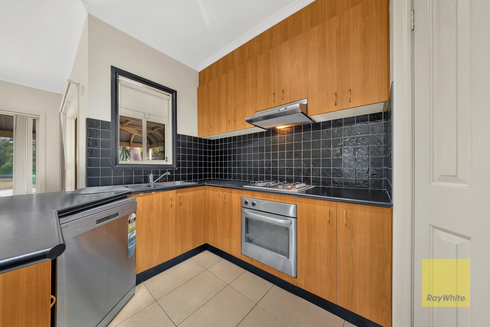 Additional image 9 of 29 Holmes Way, Caroline Springs VIC 3023