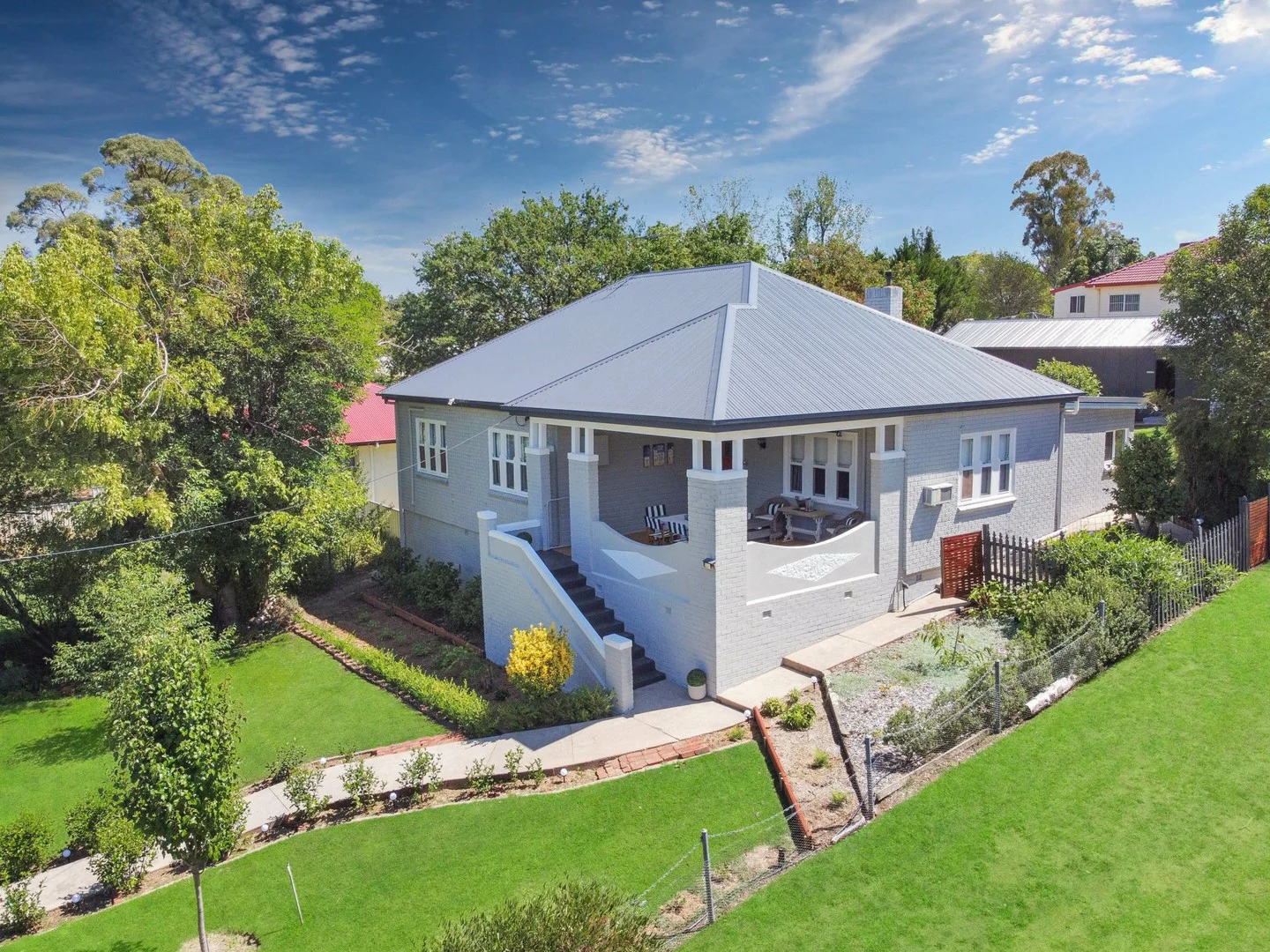 19 Whiteman Avenue, Young NSW 2594
