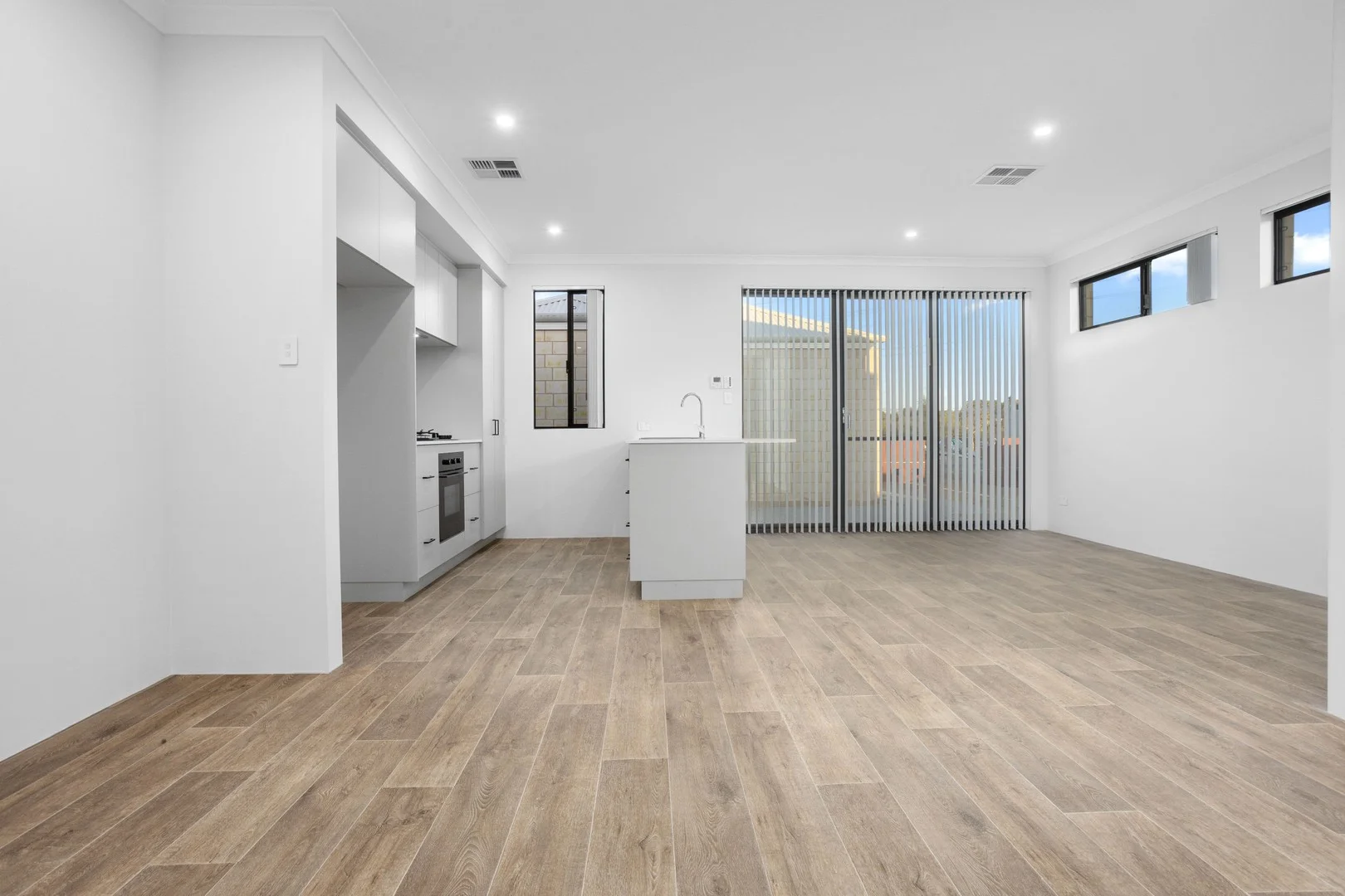 10 Vivid Lane, Mandogalup WA 6167