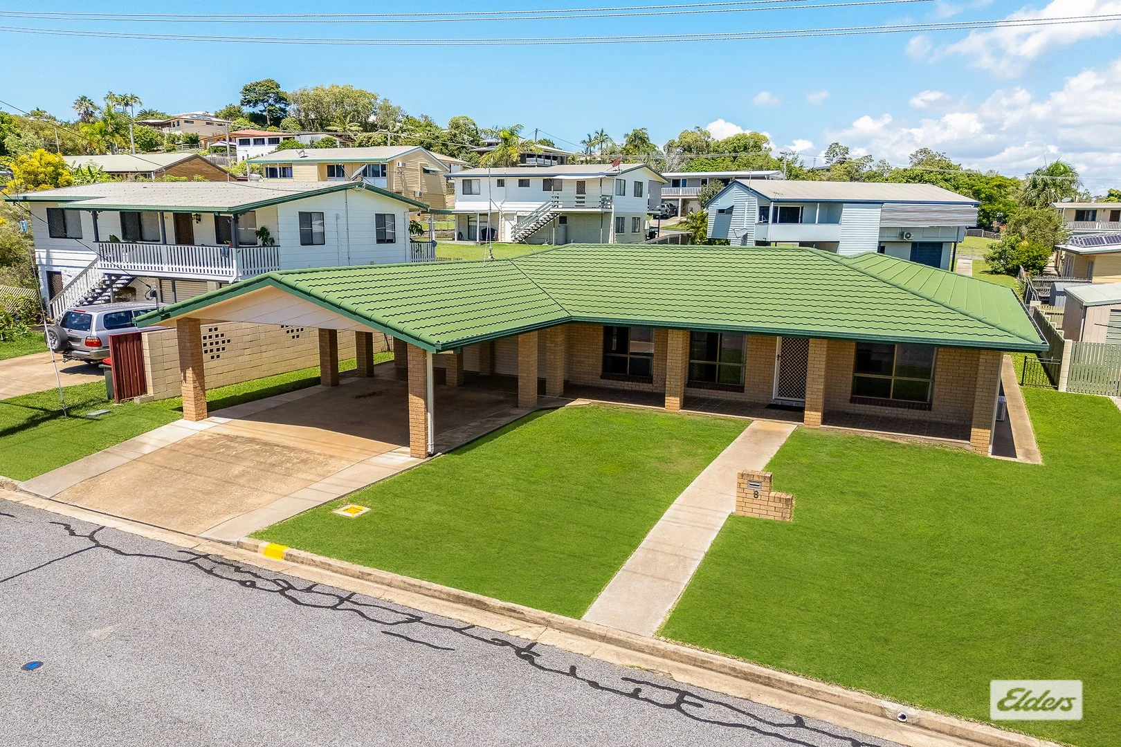 8 Waratah Street, Kin Kora QLD 4680