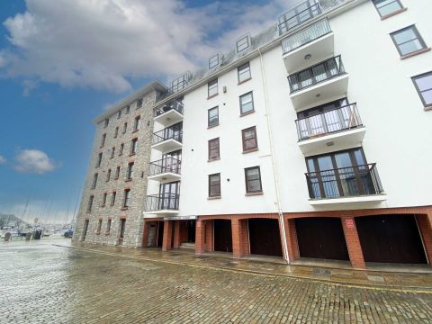 Harbourside Court, The Hoe PL4, Studio to rent