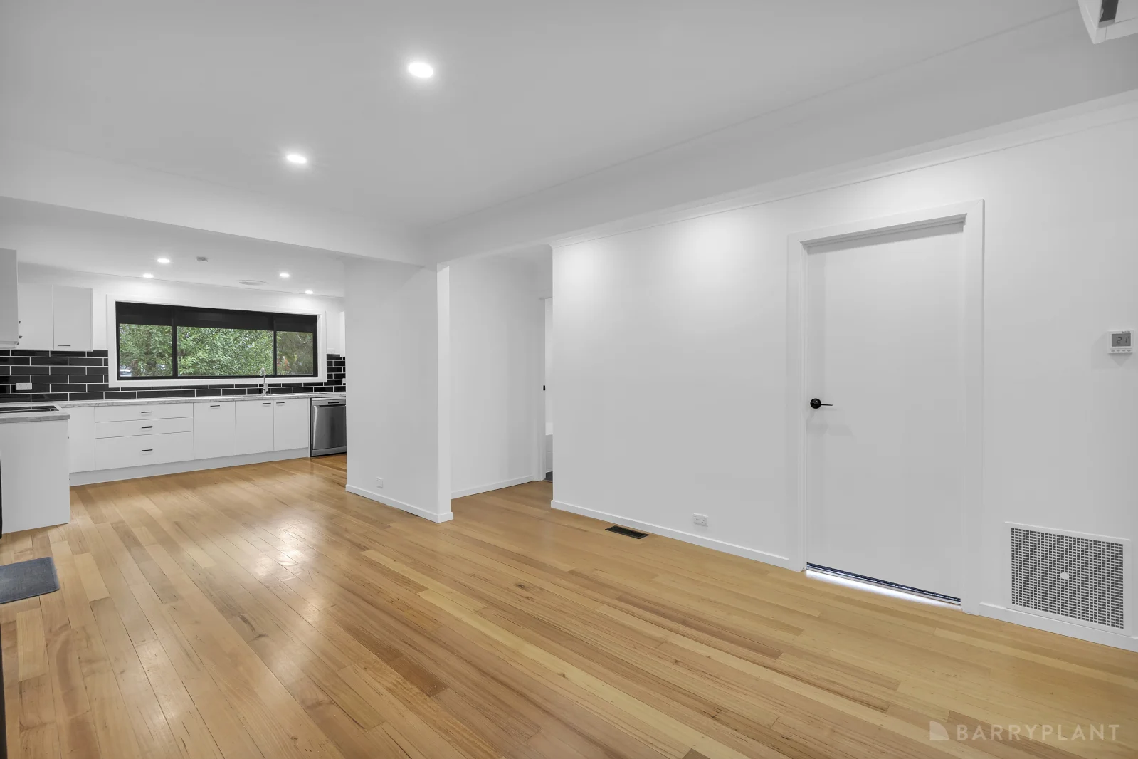 18 Ethel Court, Springvale VIC 3171 photo 3