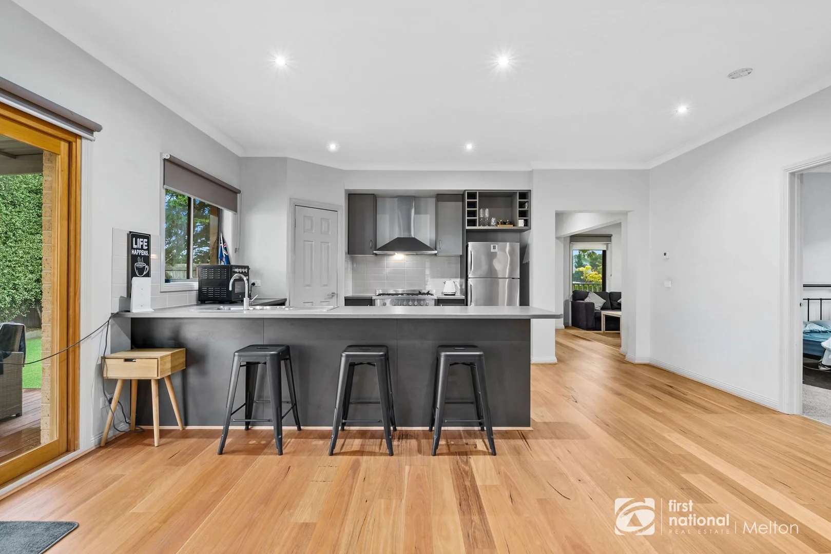 35 Bendigo Drive, Eynesbury VIC 3338 photo 2