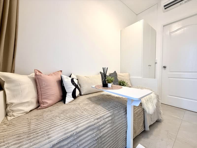 49 Normanton Park