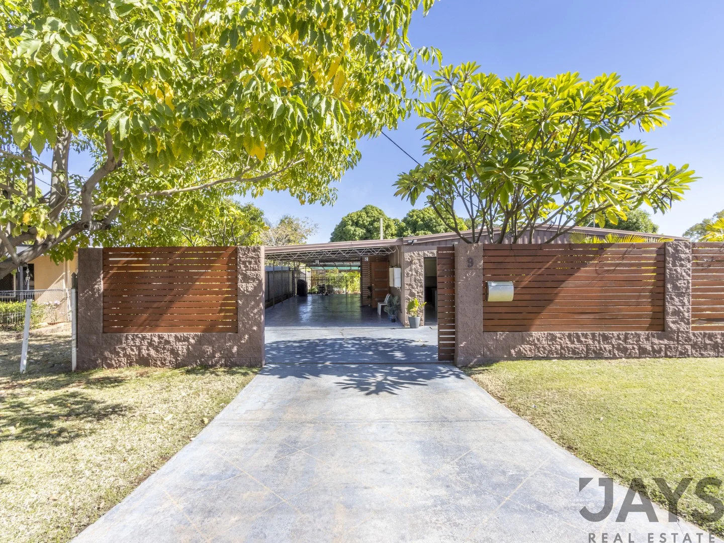 9 Beverly Lane, Mount Isa QLD 4825 photo 2