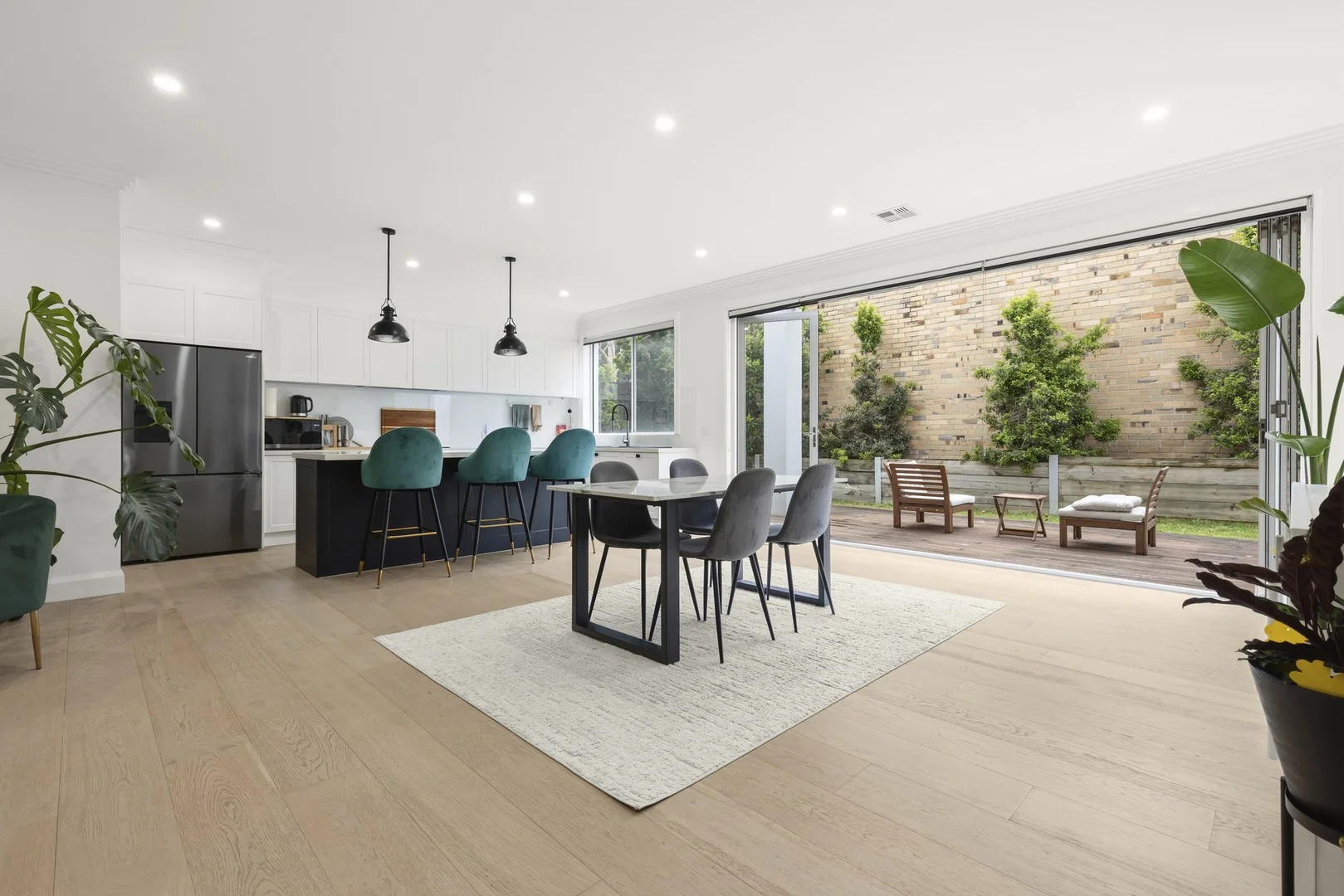 2/16 Hampshire Road, Glen Waverley VIC 3150