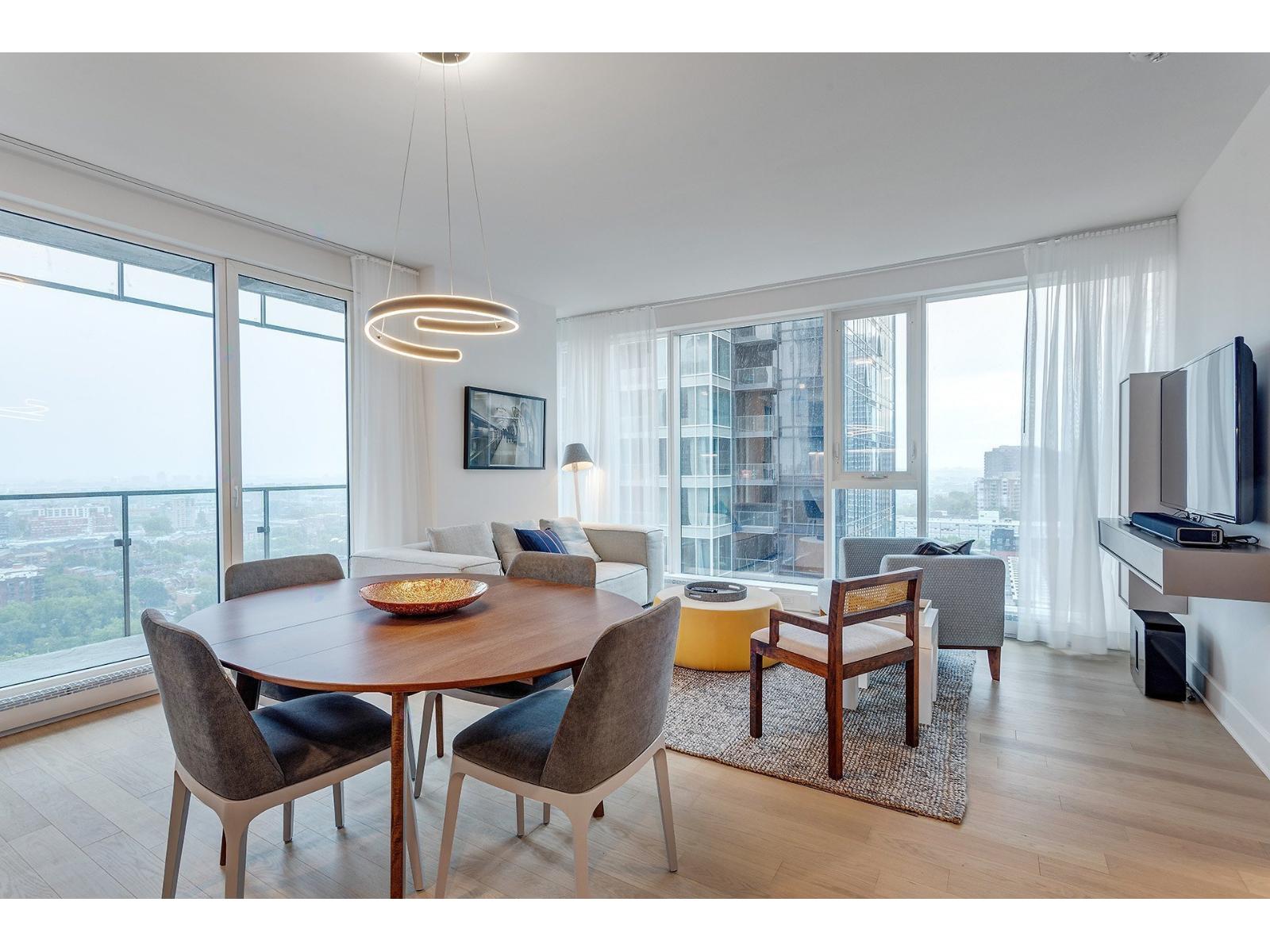 1051 Rue de la Montagne