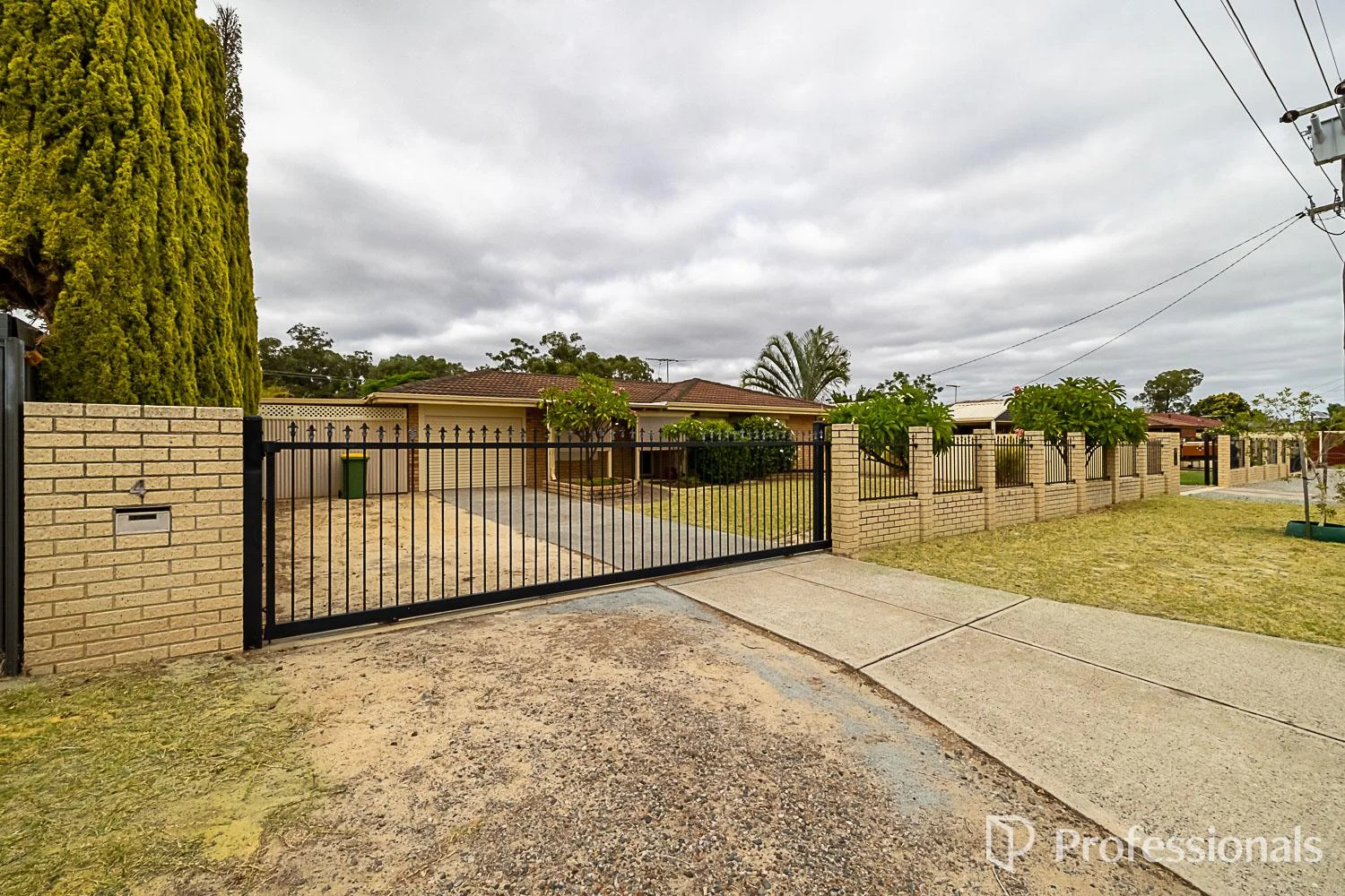 4 Isaacs Court, Huntingdale WA 6110