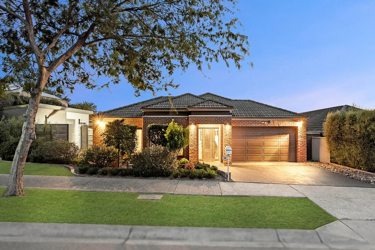 15 Macquarie Circuit, Pakenham VIC 3810