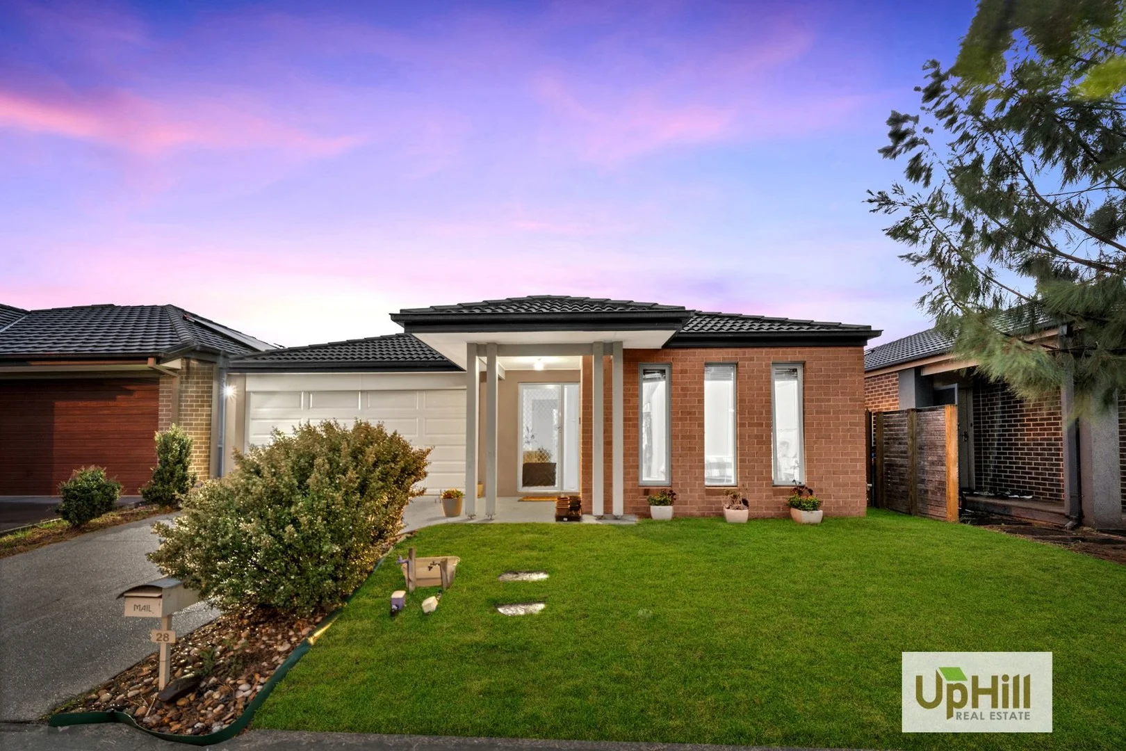 28 Fleuve Rise, Clyde North VIC 3978