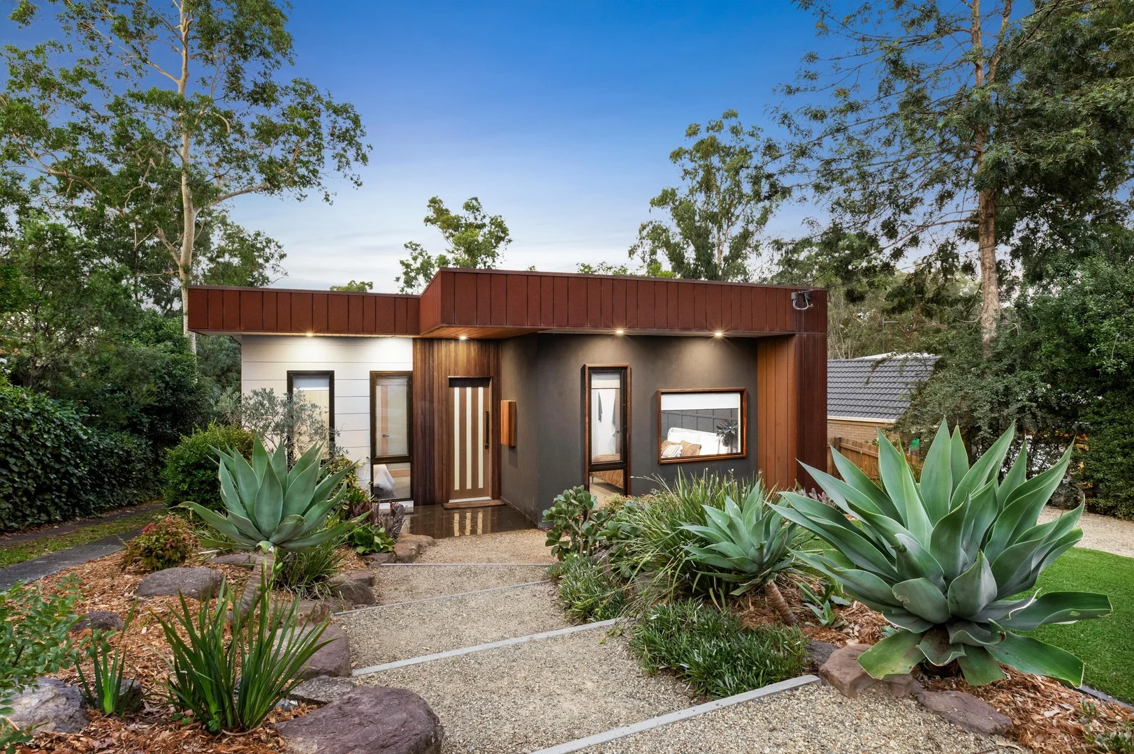 1/27 Park West Road, Eltham VIC 3095