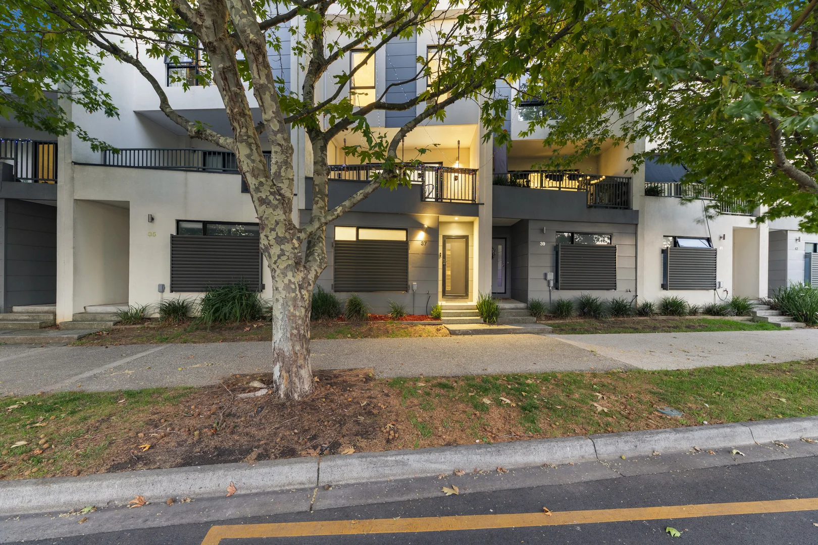 Additional image 2 of 37 Lakeside Boulevard, Pakenham VIC 3810