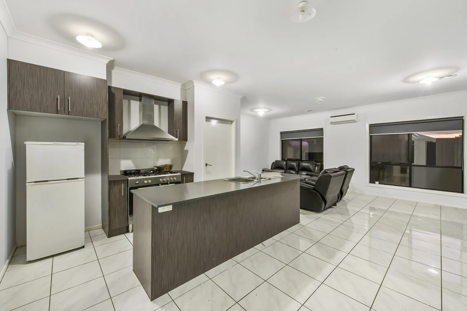 44 Chlorinda Road, Tarneit VIC 3029 photo 2