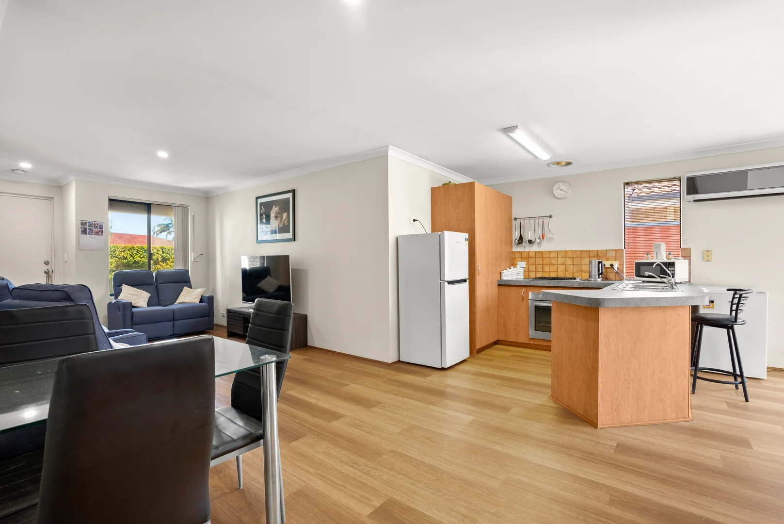 3/4 Moreton Crescent, Warnbro WA 6169 photo 4