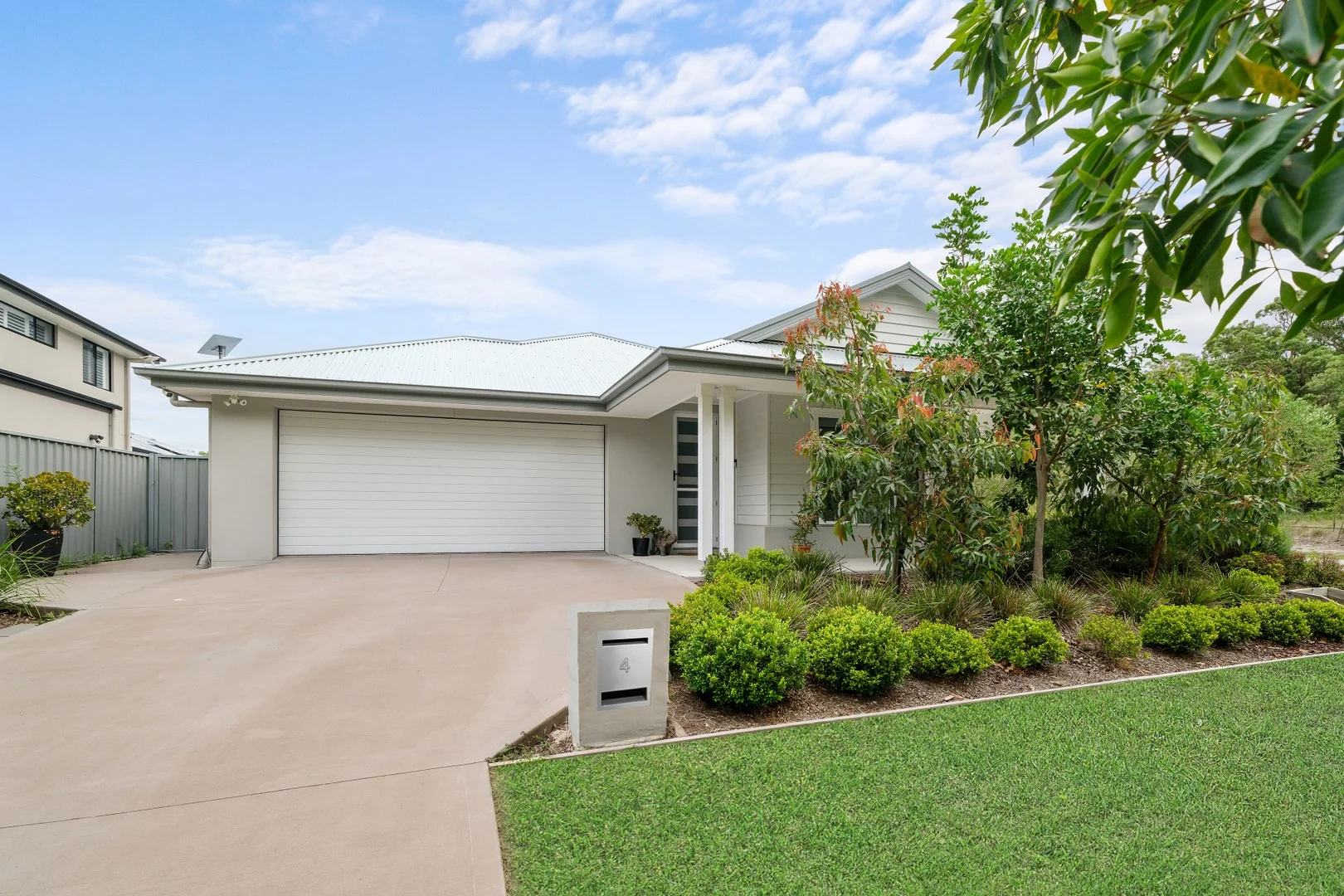 4 Seaside Boulevard, Fern Bay NSW 2295