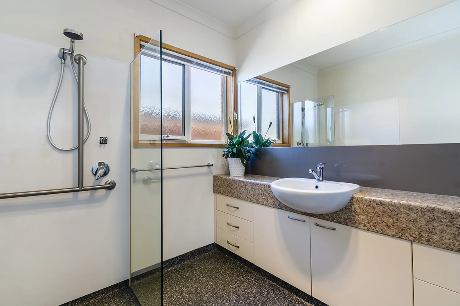 Additional image 9 of 1/3 Roberts Street, Hamilton VIC 3300