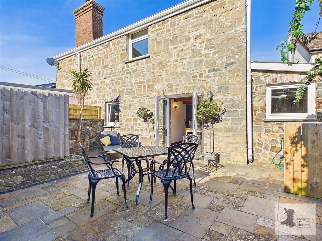 2 bed maisonette for saleSouth John Street, New Quay SA45