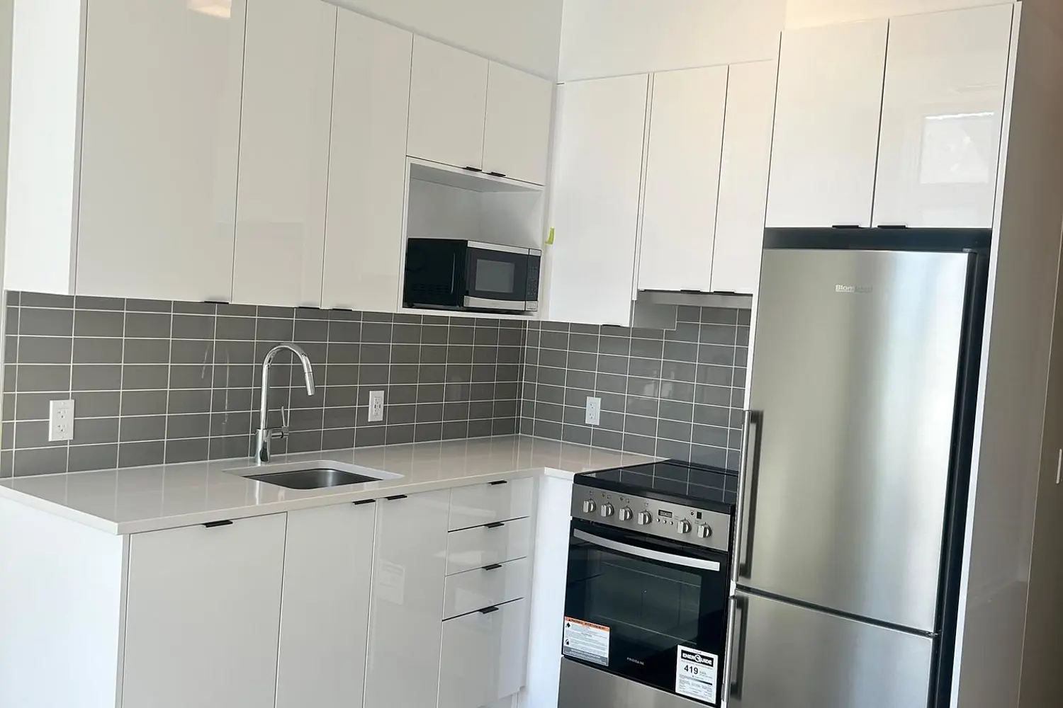 Additional image 7 of 360 Deschatelets Avenue 106