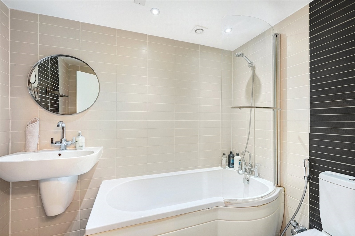 2 Bed Flat, Princes Court, SW3, N1 7GU photo 2