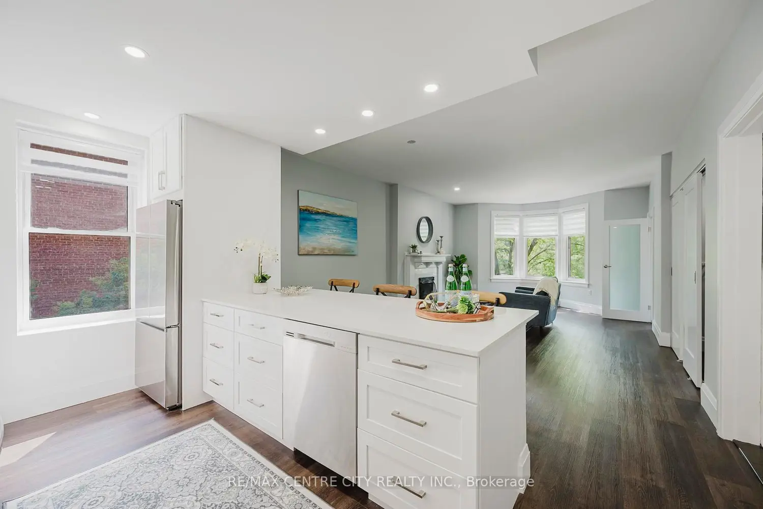 460 Wellington Street 309