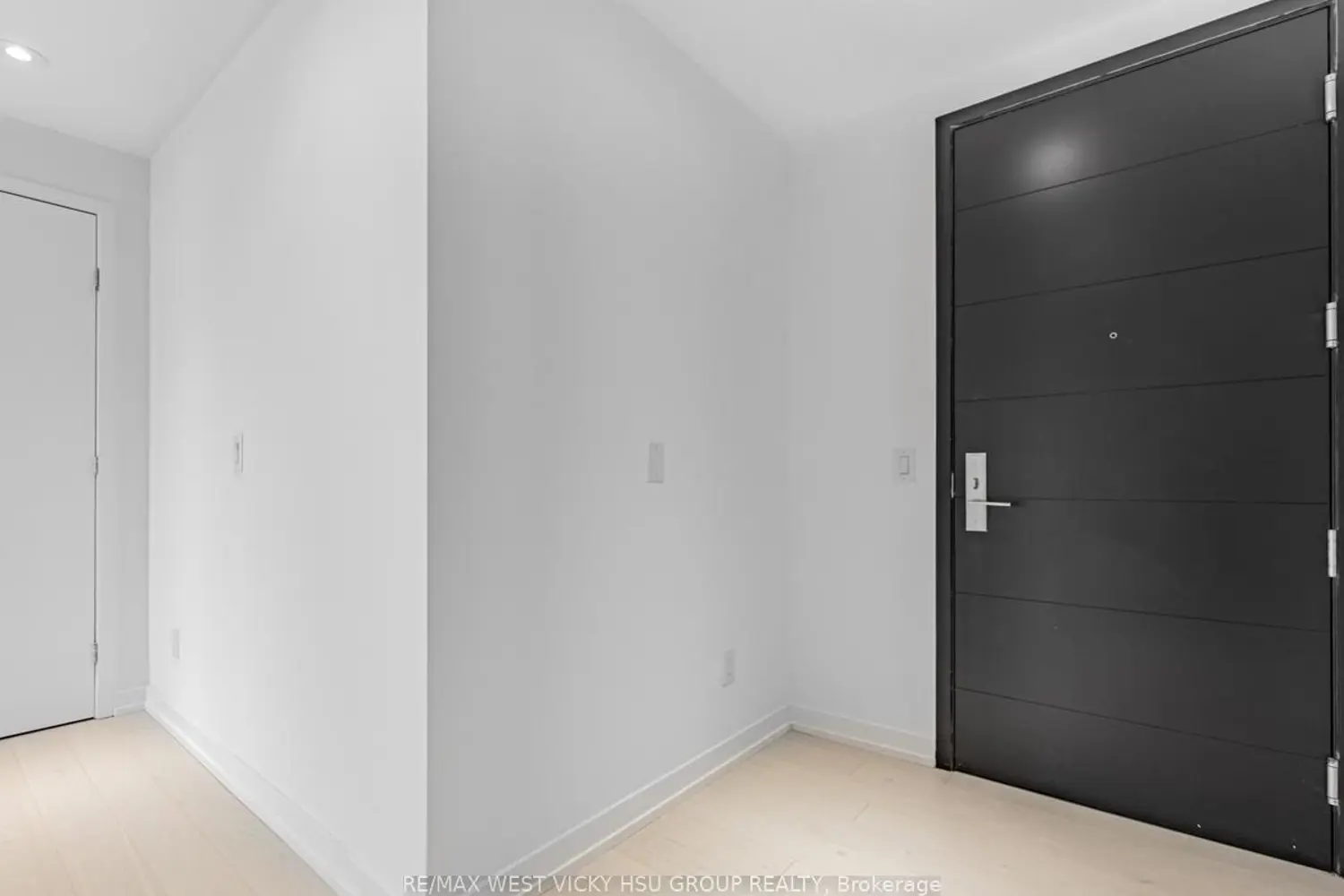 488 University Avenue 5202 photo 3