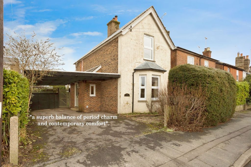 3 bed detached house for saleSt Leonards Road, Horsham, West Sussex. RH13