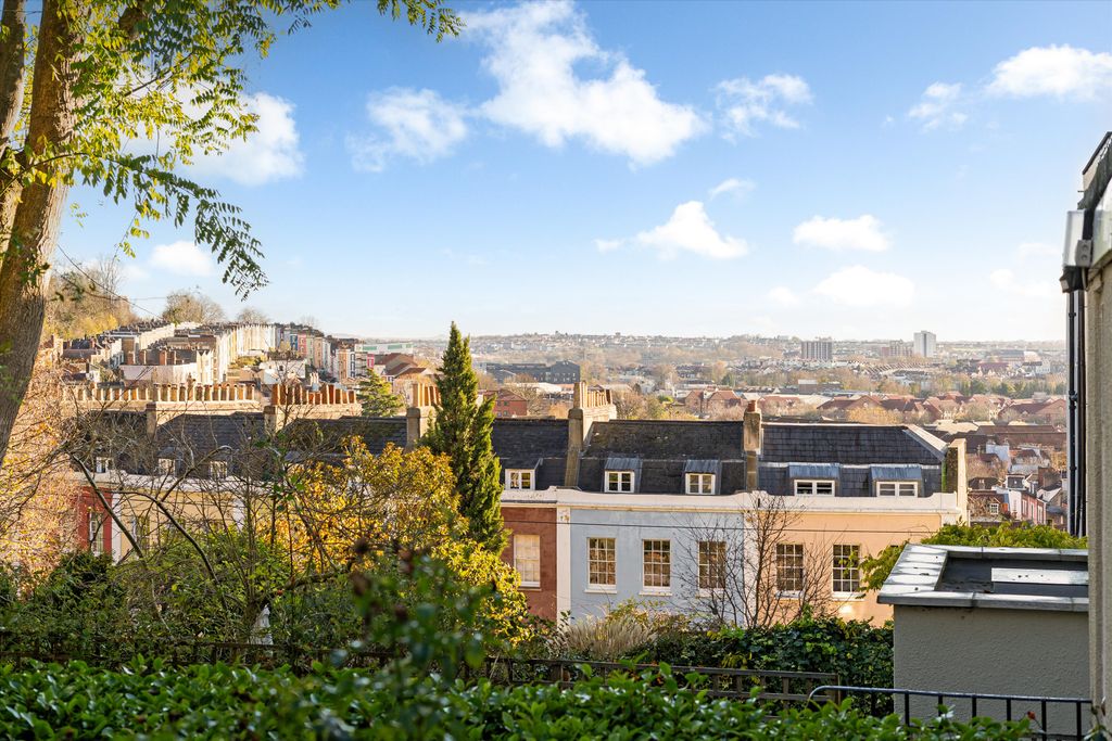 4 bed property for saleHope Square, Bristol BS8 photo 3