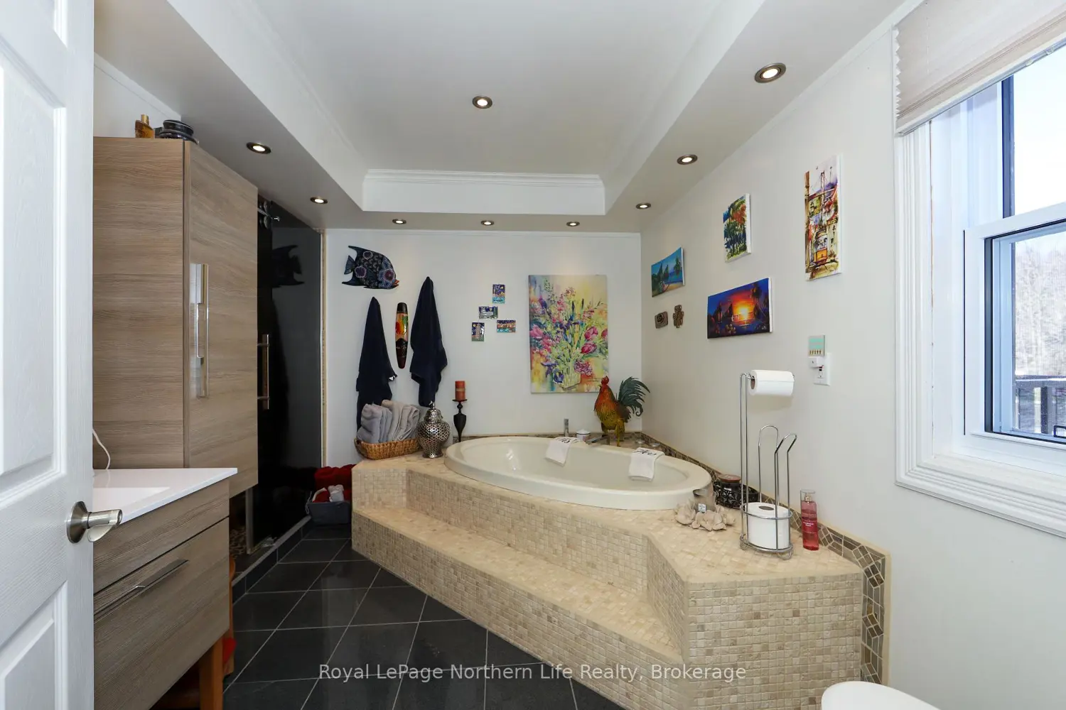 33 White Bear Court photo 4
