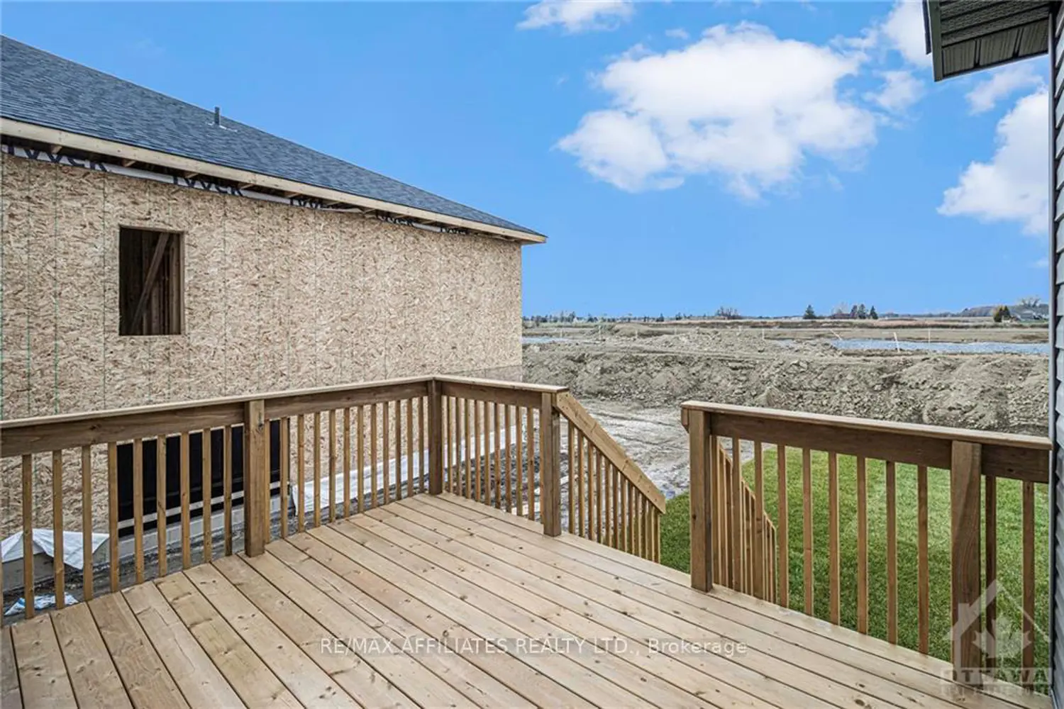 1205 Montblanc Crescent photo 5