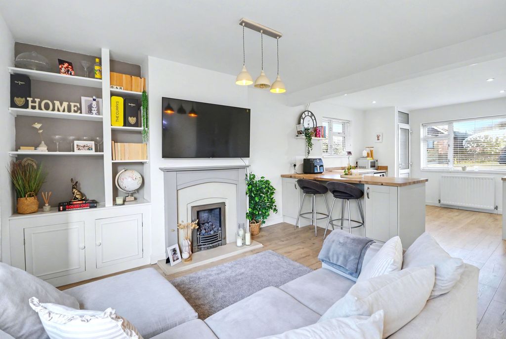 Additional image 2 of 3 bed semi-detached house for saleConiston Gardens, Hedge End SO30