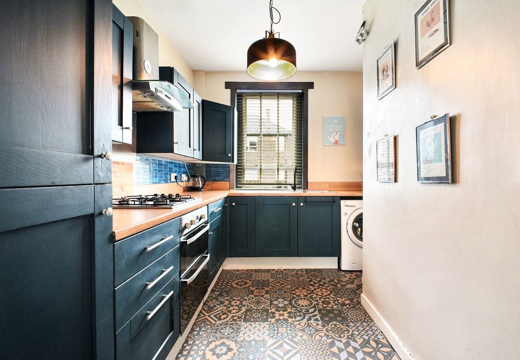 2 bed flat for saleMarchfield Quadrant, Ayr KA8 photo 2