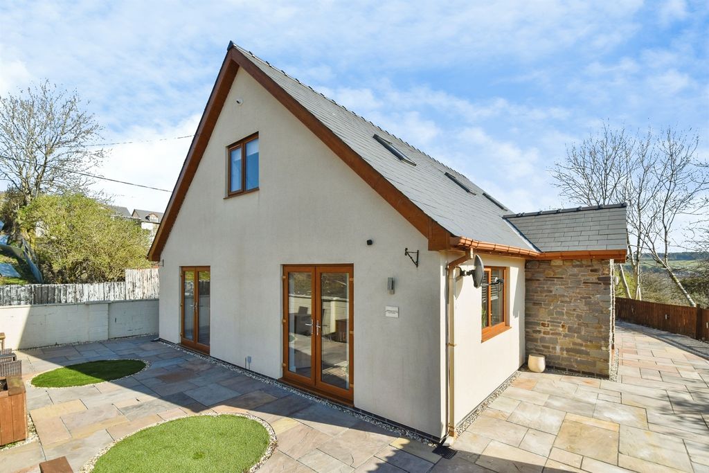 3 bed bungalow for saleQueen Victoria Street, Tredegar NP22