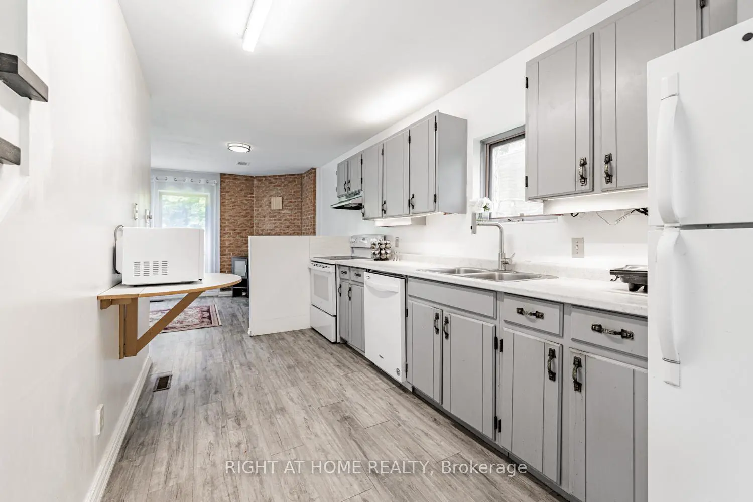 144 Wedgewood Drive photo 4