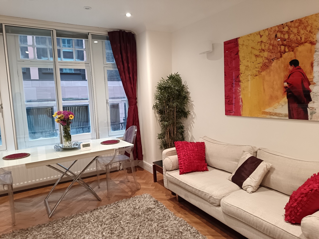 2 Bed Flat, Gilbert Street, W1K, N1 7GU