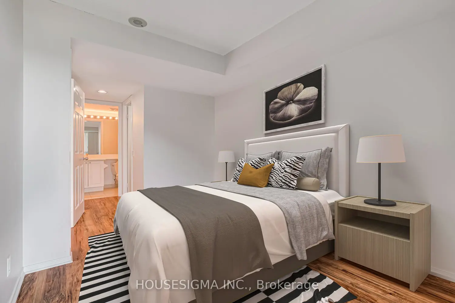 28 Harrison Garden Boulevard 901 photo 5