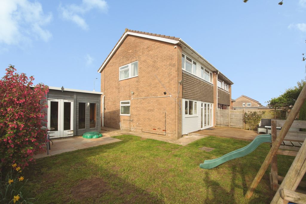 3 bed semi-detached house for saleRogiet Road, Caldicot NP26