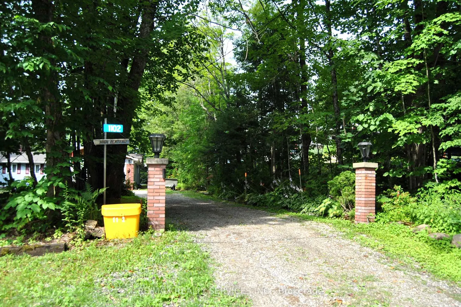 1102 Lakeshore Drive photo 2