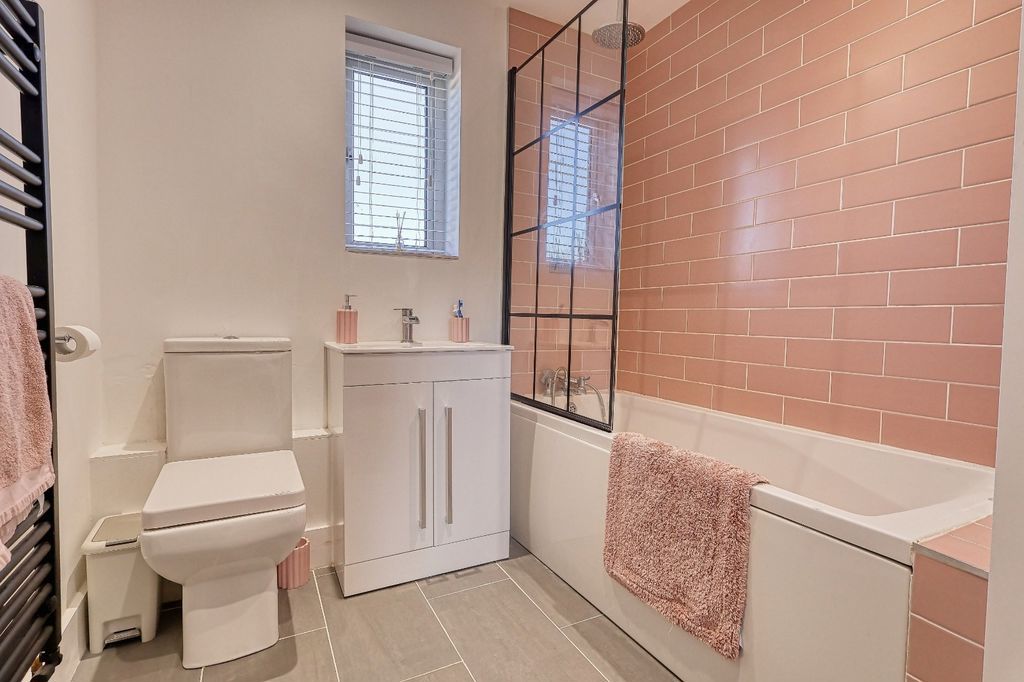 Additional image 9 of 2 bed flat for saleSouthfield Road, Scunthorpe DN16