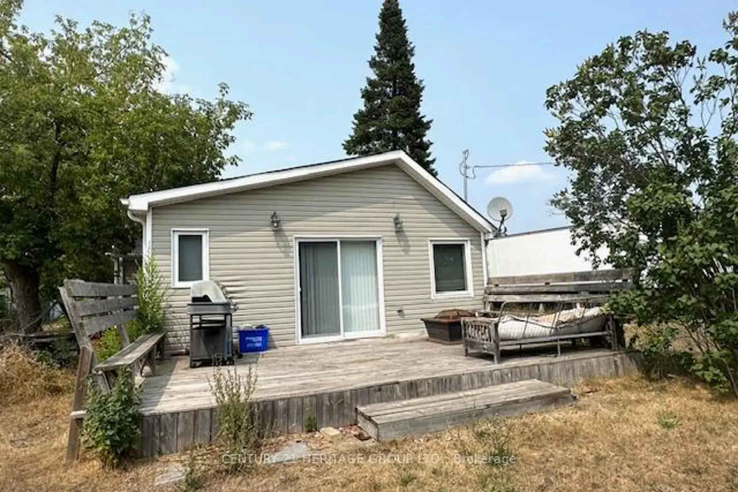 759 Maguire Road photo 2