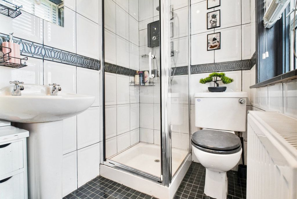 2 bed flat for saleMarchfield Quadrant, Ayr KA8 photo 4