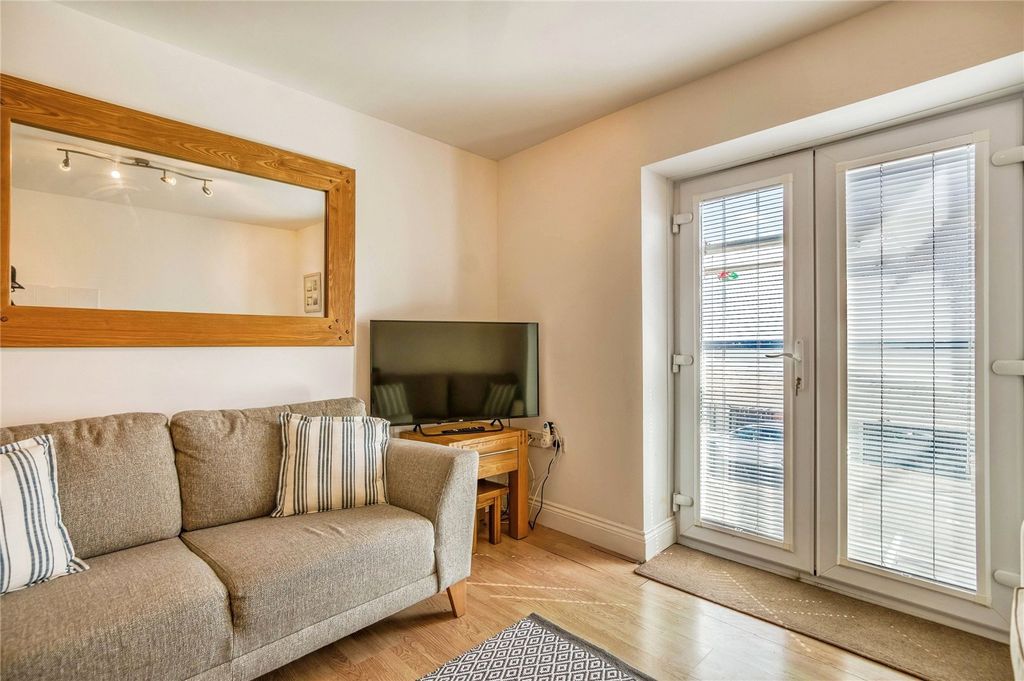 2 bed flat for saleThe Waterfront, Pendine, Carmarthen SA33 photo 4