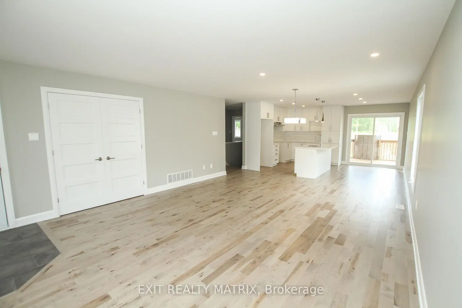 1401 Caroline Court photo 5
