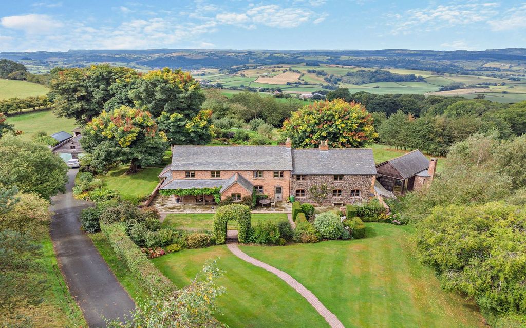 4 bed equestrian for saleLlandyssil, Montgomery, Powys SY15